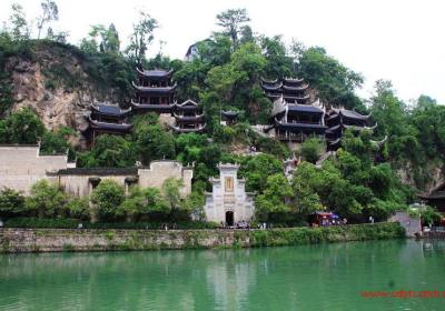 成都到重庆、长江三峡、张家界、凤凰古城单船单卧八日游、重庆旅游多少钱、重庆旅游线路报价