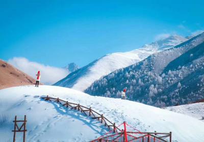 【尊享全包】成都到鹧鸪山滑雪+桃坪羌寨+甘堡藏寨+赠送一小时滑雪体验纯玩二日游、鹧鸪山旅游多少钱、鹧鸪山旅游线路报价