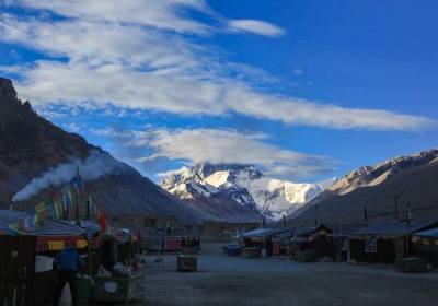 《阿里自驾》拉萨出发到阿里南北环线+珠峰+圣象天门+冈仁波齐自驾13日游、拉萨到阿里地区自驾游多少钱