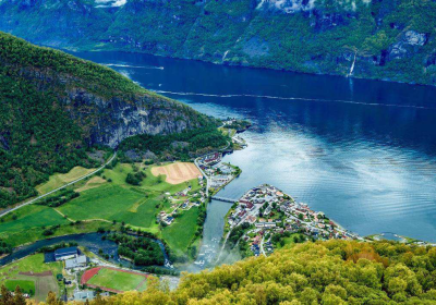 【北欧巅峰】成都到北欧（芬兰+瑞典+挪威+丹麦+爱沙尼亚）五国十二日游线路、北欧旅游跟团报价多少钱