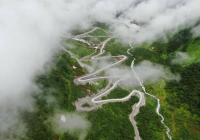 《川藏自驾》成都到川藏线+稻城亚丁+墨脱+羊湖+拉萨+纳木措+翡翠湖13-17天自驾游线路、川藏线自带车自驾游多少钱